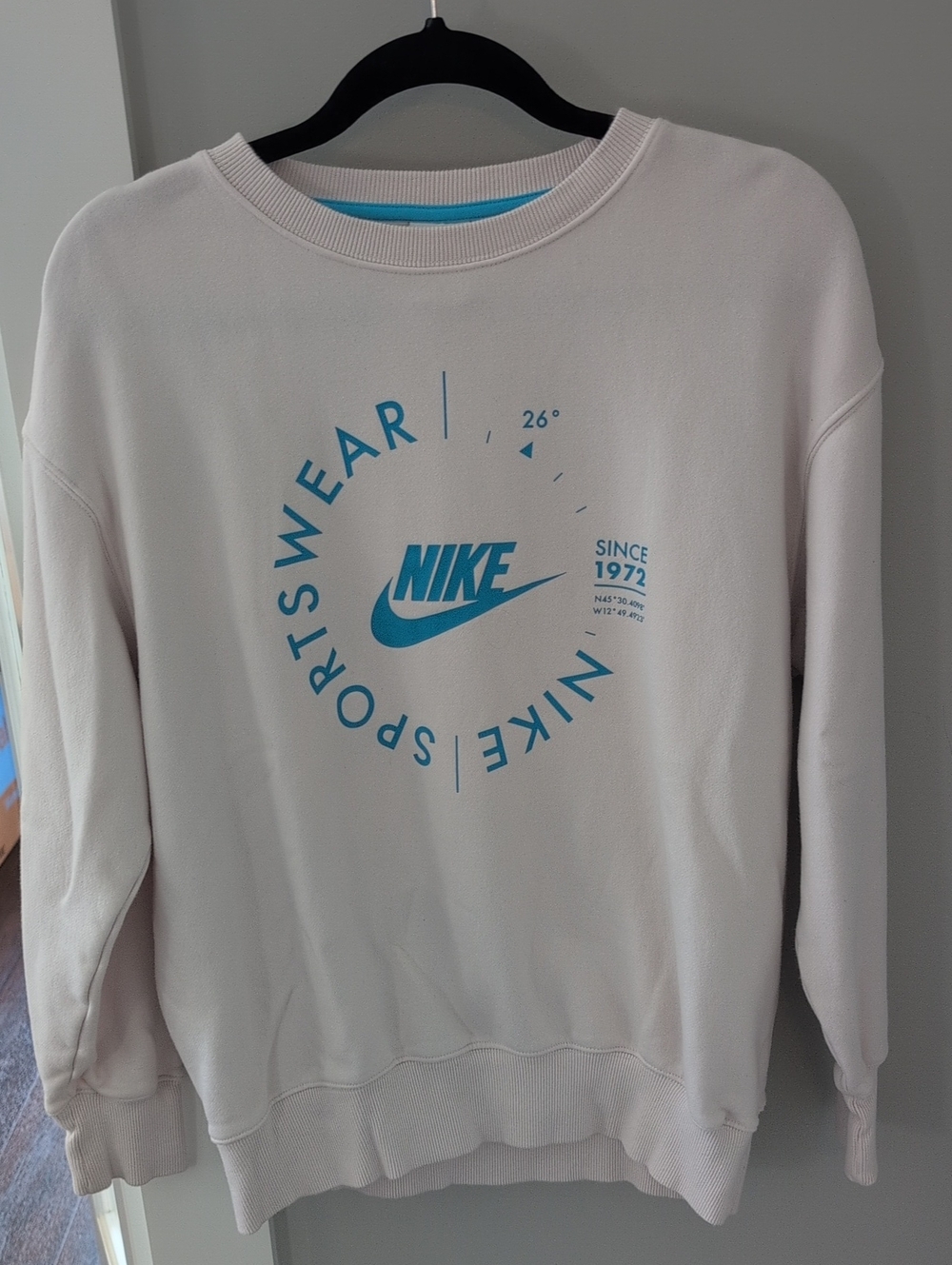 Nike Cream Crewneck Sweatshirt with Blue Sportswear Logo
